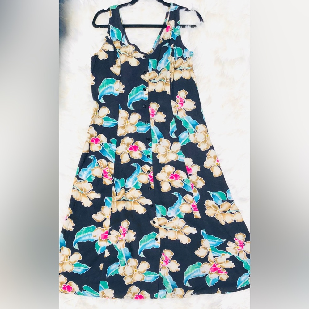 Darian Vintage Floral Dress: V-neck/Sleeveless/Button up
